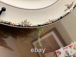 Wedgewood Bone China, England Set 11pcs Pattern Osborne