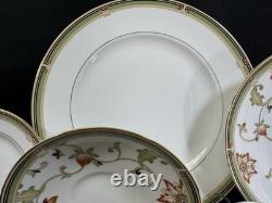 Wedgewood OBERON Bone China(1)5 piece place settingMade In EnglandPerfect