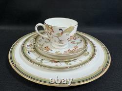 Wedgewood OBERON Bone China(1)5 piece place settingMade In EnglandPerfect
