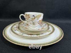 Wedgewood OBERON Bone China(1)5 piece place settingMade In EnglandPerfect