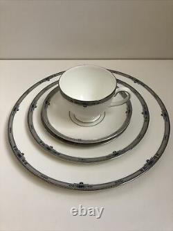 Wedgwood Amherst 5-Piece Place Setting England Mint! 