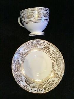 Wedgwood Bone China Made in England (12) 5-Piece Place Settings Gold Columbia