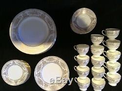Wedgwood Bone China Made in England (12) 5-Piece Place Settings Gold Columbia