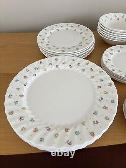 Wedgwood Cascade England 35 Piece Dinner Set Bone China