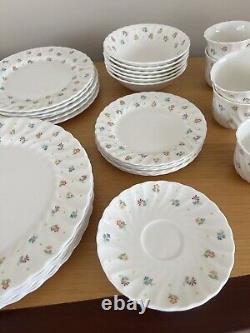 Wedgwood Cascade England 35 Piece Dinner Set Bone China