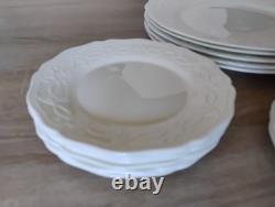 Wedgwood England Dinnerware Set Service for 6 24 Pieces White Plates