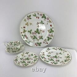 Wedgwood WILD STRAWBERRY Five (5) Piece Place Setting (S) ENGLAND MINT NEW