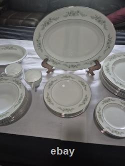 Wedgwood Westbury Bone China 50-Piece Set Made in England- Excellent Condition