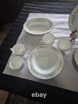 Wedgwood Westbury Bone China 50-Piece Set Made in England- Excellent Condition