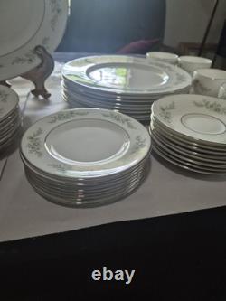 Wedgwood Westbury Bone China 50-Piece Set Made in England- Excellent Condition