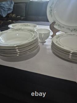Wedgwood Westbury Bone China 50-Piece Set Made in England- Excellent Condition