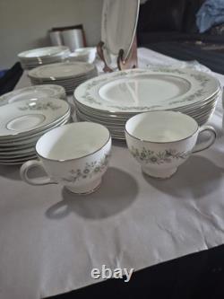 Wedgwood Westbury Bone China 50-Piece Set Made in England- Excellent Condition