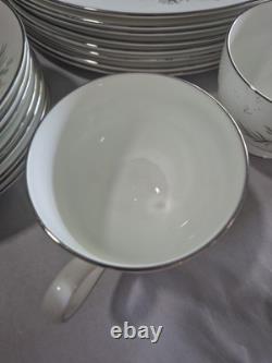 Wedgwood Westbury Bone China 50-Piece Set Made in England- Excellent Condition