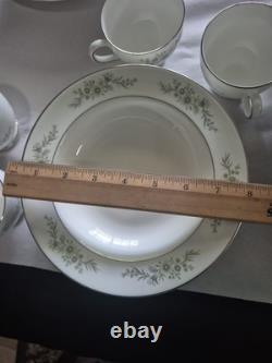 Wedgwood Westbury Bone China 50-Piece Set Made in England- Excellent Condition