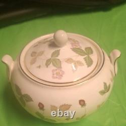 Wedgwood Wild Strawberry Teapot Sugar Bowl Creamer Tea Set Bone China England